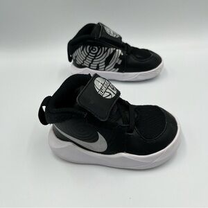 Nike AQ4226-001 Team Hustle D9(TD) Toddler Shoes Sneakers Black Grey Size 5C